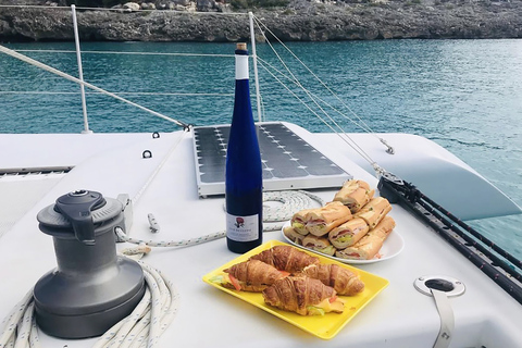 Saint Martin: 5-Hour Trimaran Sailing Cruise with Lunch