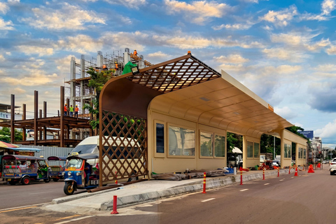 Vientiane: Guided City Tour with Public Transit