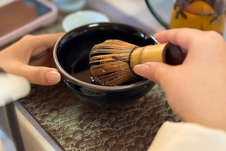 جولة شاي هانغتشو: القرى والبحيرات وتجربة الشاي المخفوقدليل للغة الإنجليزية والصينية