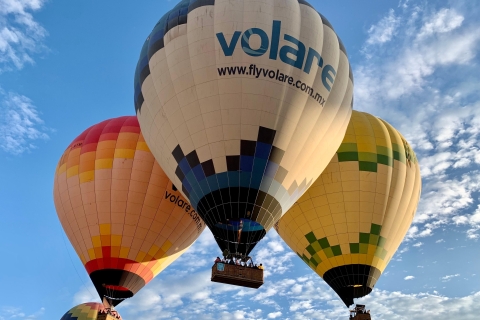 Z Meksyku: lot i śniadanie Teotihuacan Air BalloonLot balonem na ogrzane powietrze nad Teotihuacan