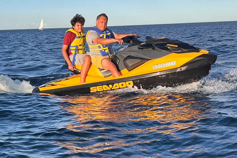 Toronto: Jet Ski Guided Tour with Training Session Toronto: Jet Ski Guided Tour with Training Session