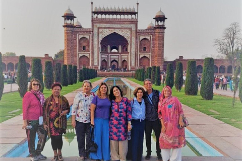 From Delhi: Taj Mahal Day Trip by AC Car with 5-Star Lunch All-Inclusive Tour: AC Car, Guide, 5-Star Meal & Tickets