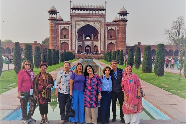 From Delhi: Taj Mahal Day Trip by AC Car with 5-Star Lunch All-Inclusive Tour: AC Car, Guide, 5-Star Meal & Tickets