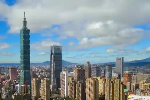 Taipei: Full or Half Day Sightseeing Tour with 101 Taipei