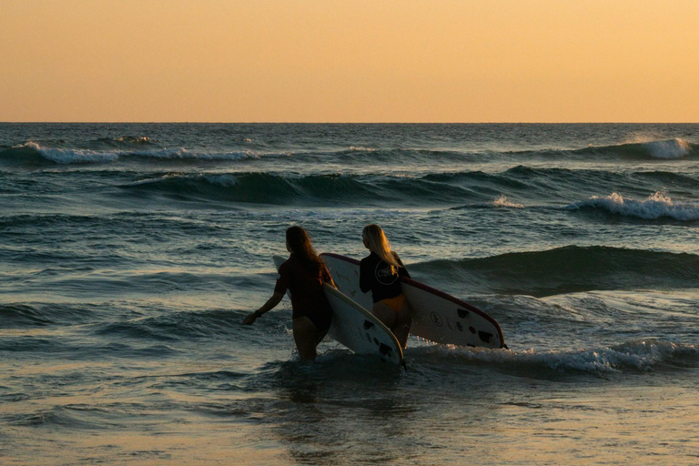 米里萨或卡尔皮蒂亚冲浪营之旅（适合初学者和专家）