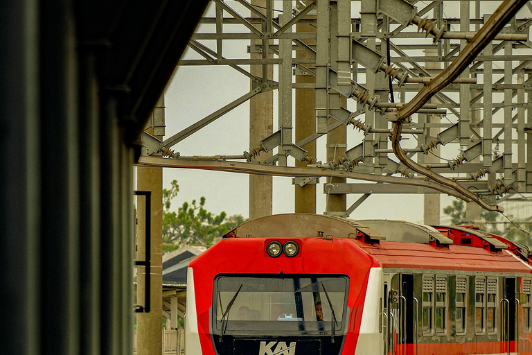 Yogyakarta: Surakarta Guided Day Trip by Light Rail Transit