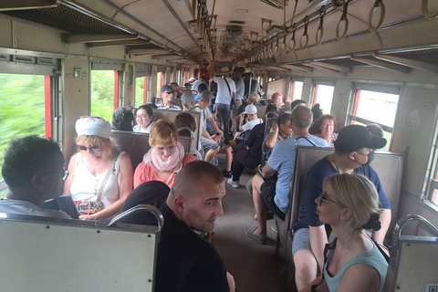 Bangkok: Maeklong Train Ride & Floating Market Boat Ride