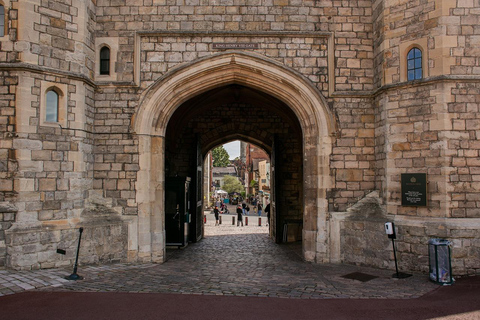 Visite privée du château royal de Windsor et de Stonehenge avec laissez-passer