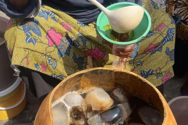 Accra: Guided Food Tour with Market Visit & Family Meal
