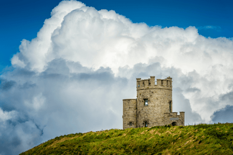 Dublino: Tour di un giorno delle Scogliere di Moher, di Ennis e del Castello di Bunratty