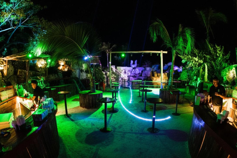 Punta Cana: Maroca VIP Table Service with Bottle & Transport