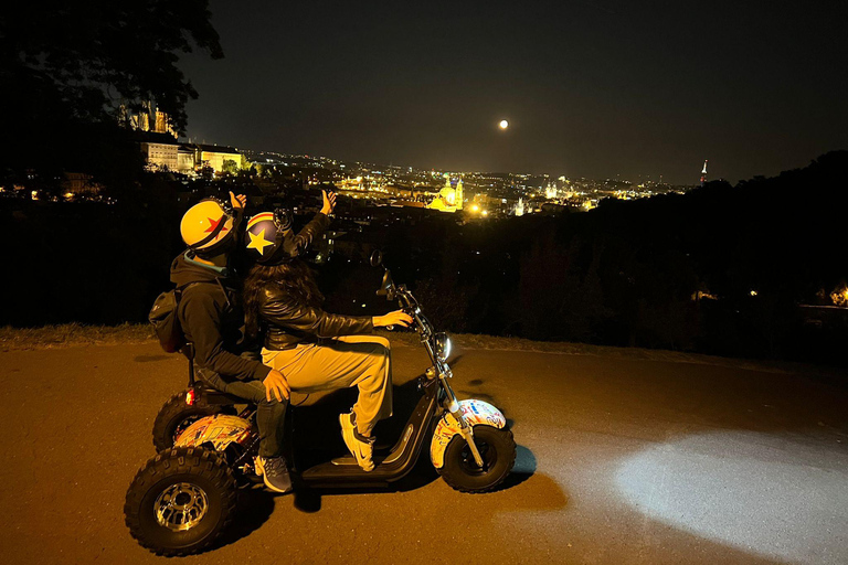 Prag: Guidad sightseeingtur Guidad sightseeing tur med elektrisk trike2,5 timmar: 2 personer på 1 trehjuling