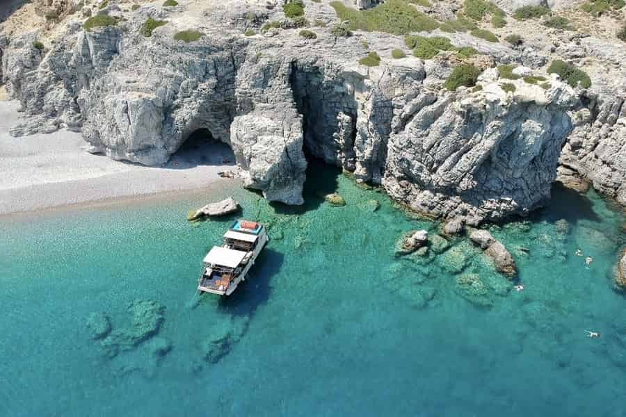 Rhodos: Anthony Quinn, Ladiko und Höhlen All-Inclusive-Kreuzfahrt. Foto: GetYourGuide