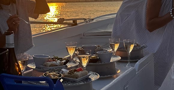 Siracusa: Boat Tour with Wine Tasting and Gourmet Food