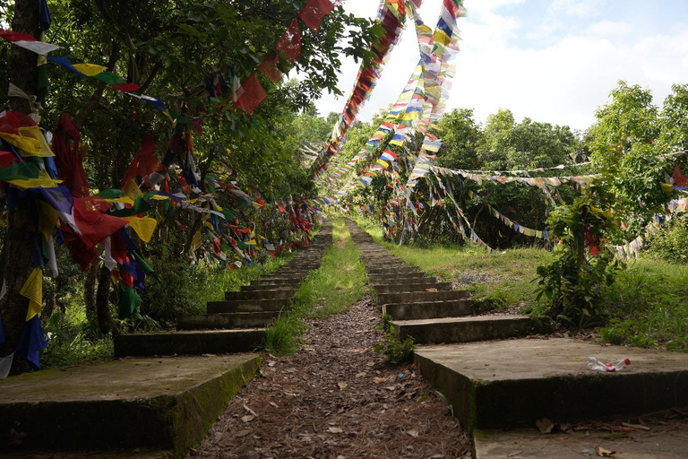 Katmandu: Wycieczka do klasztoru Pharping (jaskinia Asura i Yangleshö)