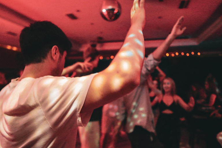 Tirana: Pub Crawl with 1 hour of Unlimited Drinks