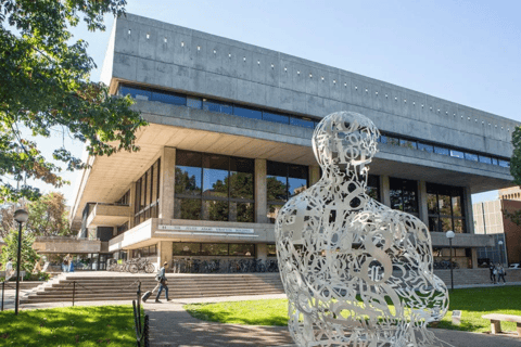 Cambridge: MIT Guided Walking Tour with Student Guide