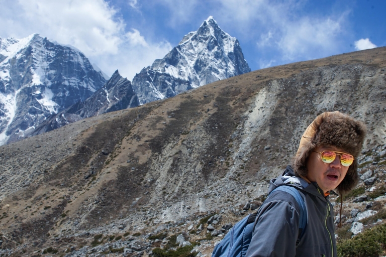 Von Lukla aus: 15 Tage Everest Two Passes Trek mit ortskundigem Guide