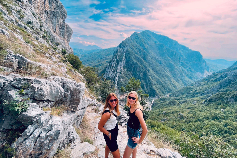 Wandeling op Gamti Mt & Bovilla Meer vanuit Tirana met Land Rover