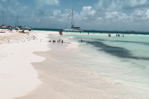 Cancún: Catamaran isla mujeres + Buffet