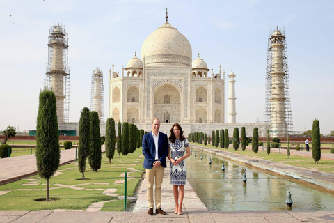 Delhi: Private Taj Mahal Sunrise Same Day Tour with Transfer A/C Car + Tour Guide only