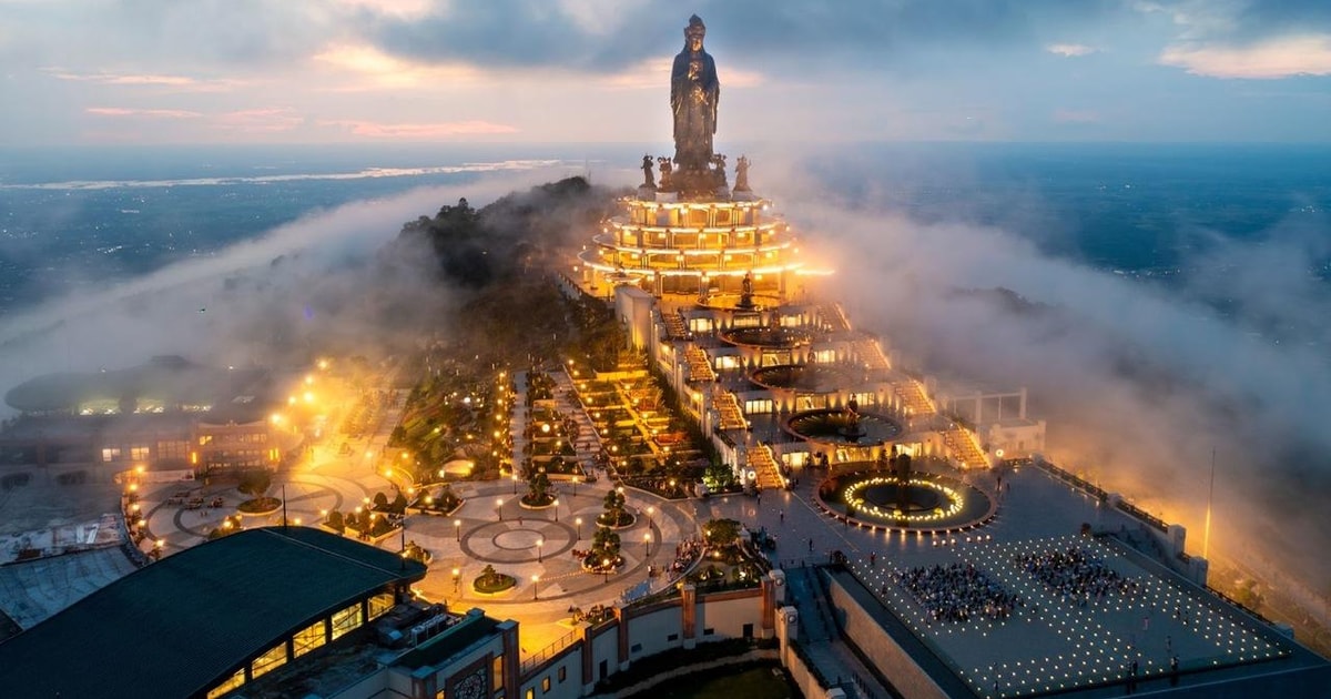 極上　観音像　696g（台込の重さ）トヒル　東さ7-0721☆2F 148.jpg