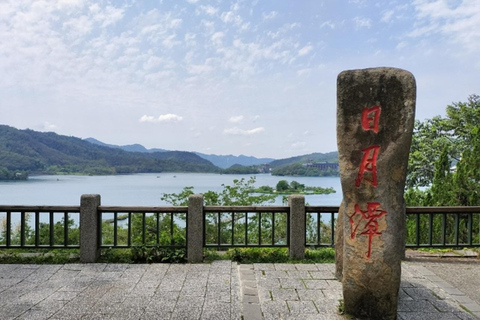 From Taipei: Sun Moon Lake, Temples and Tea Factory Day Trip