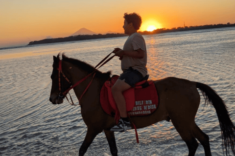 Gili Trawangan : Randonnée à cheval sur la plage avec transfert à l&#039;hôtel