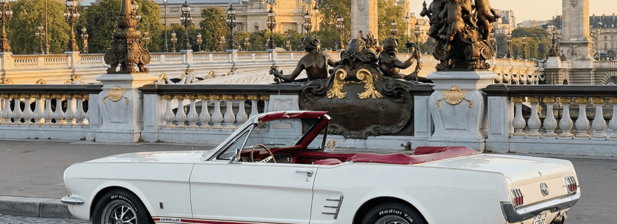 Paris : visite en Mustang rétro avec guide de la région et prise en charge à l'hôtel