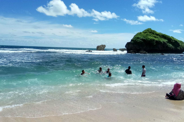 Yogyakarta: Timang Beach & Sadranan Snorkeling Day Trip