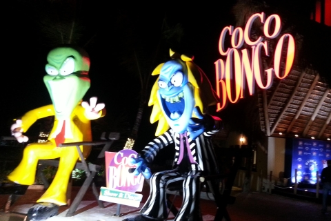 Vanuit Punta Cana: Ingang nachtclub Coco BongoNachtclub Coco Bongo (eerste rij)