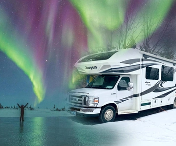 From Mississauga: 2-Day Muskoka Northern Lights RV Tour