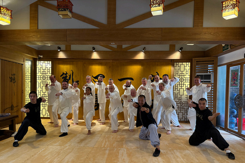 Shanghai: Shaolin Kung Fu Class with a Master 1.5 hours · Dynamic and static exercises