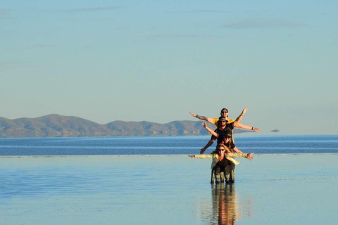 From San Pedro de Atacama: 3-Day Uyuni Salt Flats Tour