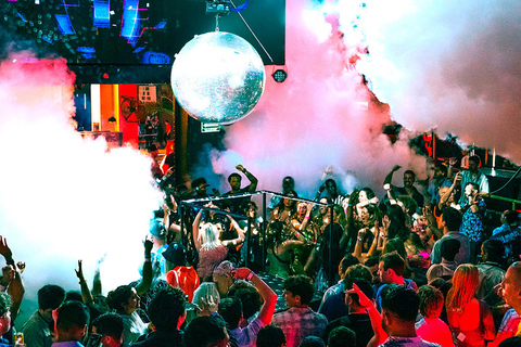 Cancun Madness Open Bar Crawl Bar crawl Madness in Cancún open bar