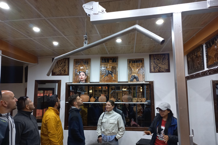 Desde La Paz: Tour guiado a la Sala de Arte Cholitas y show Lucha libre