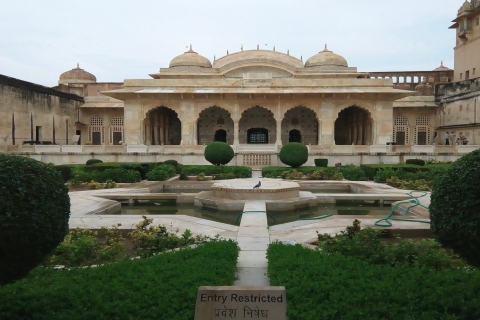 Jaipur: Un Gran Patrimonio en el Mismo Día - Heritage Rajasthanexcursión con almuerzo, entrada a los monumentos, coche y guía local solamente.