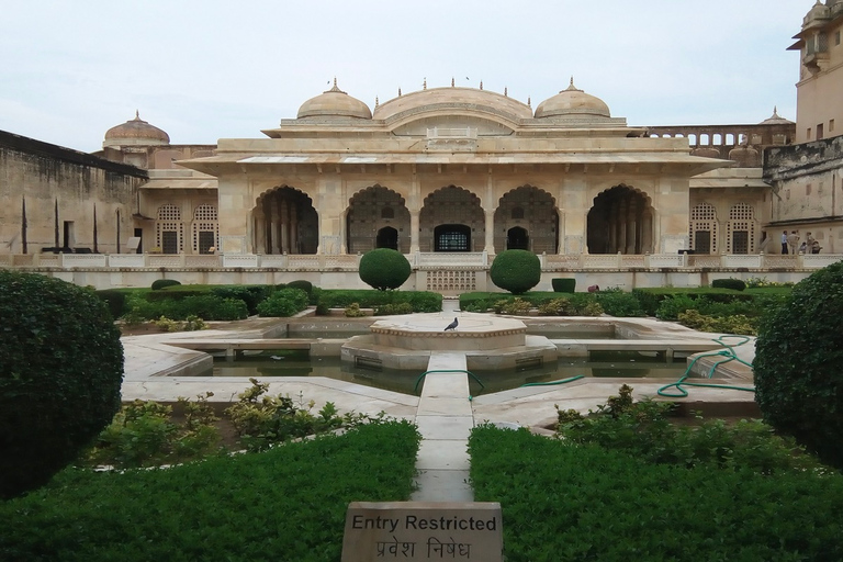 Jaipur: een grote erfgoedtour op dezelfde dag - Heritage Rajasthantour met lunch, monumententicket, alleen auto- en lokale gids.