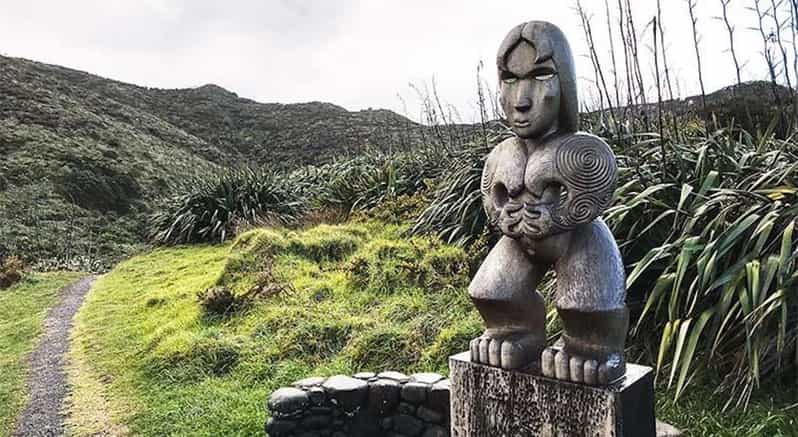 Auckland: Piha Beach, Rainforest, & Mount Eden Private Tour