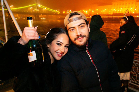 Budapest: New Year Boat Party Cruises with Unlimited DrinksSip &amp; Sail New Year&#039;s Day Premium Package
