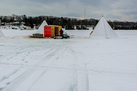 Toronto: Excursión de un día para pescar en hielo Excursión en autocaravana RV