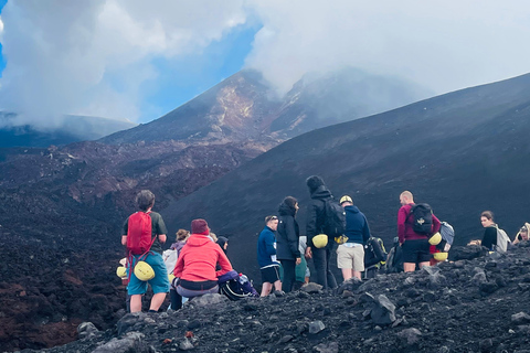 Etna: Guidad vandring i toppområdet med linbanefärd