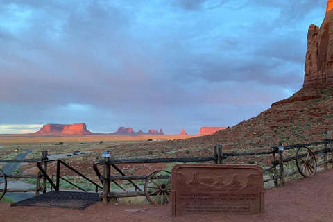 Monument Valley: Sunrise or Sunset Tour with Navajo Guide Monument Valley: Sunset Tour with Navajo Guide