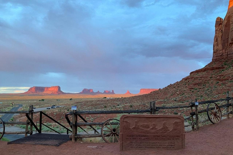Monument Valley: Sunrise or Sunset Tour with Navajo Guide Monument Valley: Sunset Tour with Navajo Guide