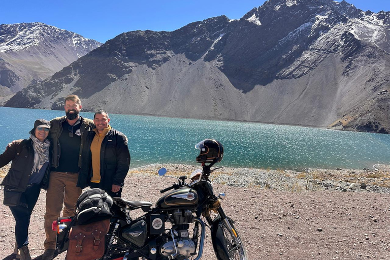 Santiago: Vintage motoravontuur in de Andes met picknick