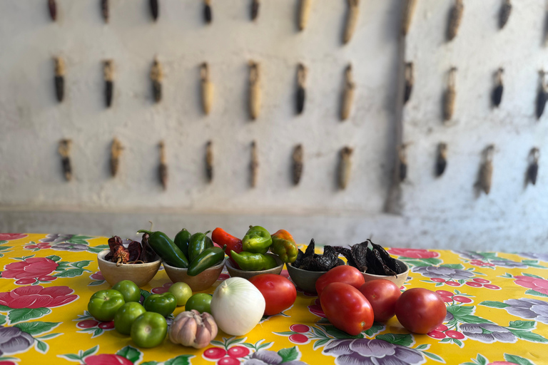 Oaxaca: 10 Mexican Salsas Cooking Class with Taco Tasting