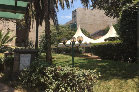 Nairobi: Walking Tour with Local Guide and Street Art