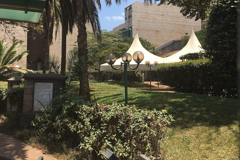 Nairobi: Walking Tour with Local Guide and Street Art