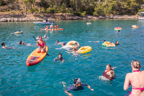 Split: Blaue Lagune, Schiffswrack und Šolta-Kreuzfahrt mit Mittagessen