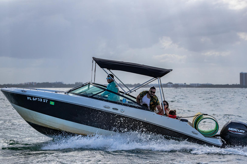 Aluguel de barco com capitão em Miami Beach - até 6 pessoas